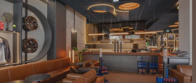 CUPRA City Garage - Lounge mit Lederpolsterung